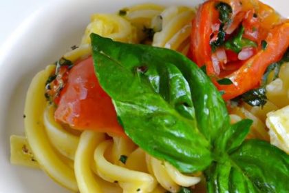Fresh Twist: Caprese Pasta with Vibrant Basil Delight